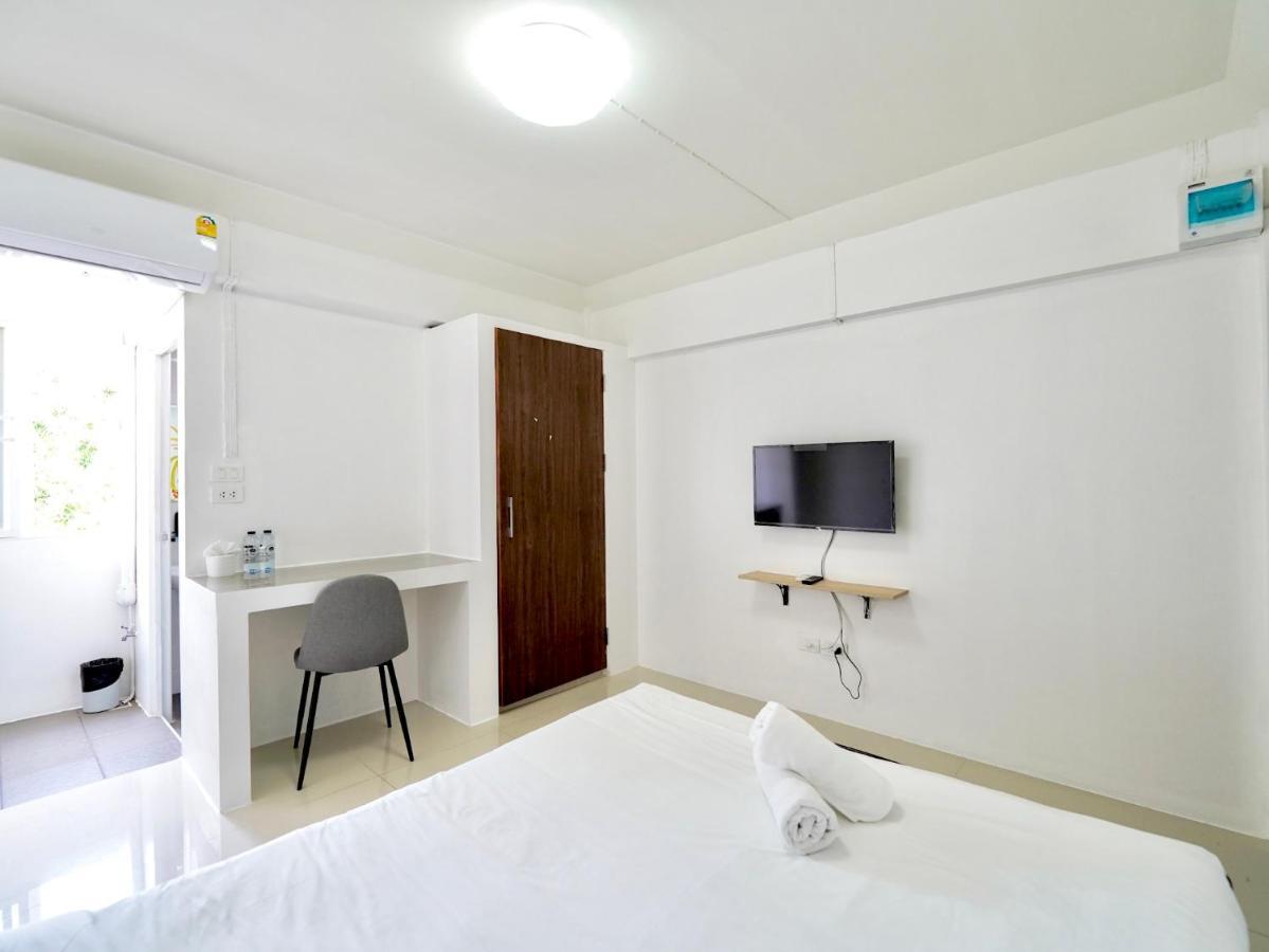 Roomquest Suvarnabhumi Ladkrabang 42 Bangkok Exterior photo